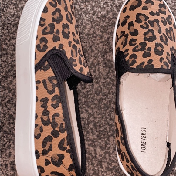 Cheetah Print Flats - Picture 2 of 4